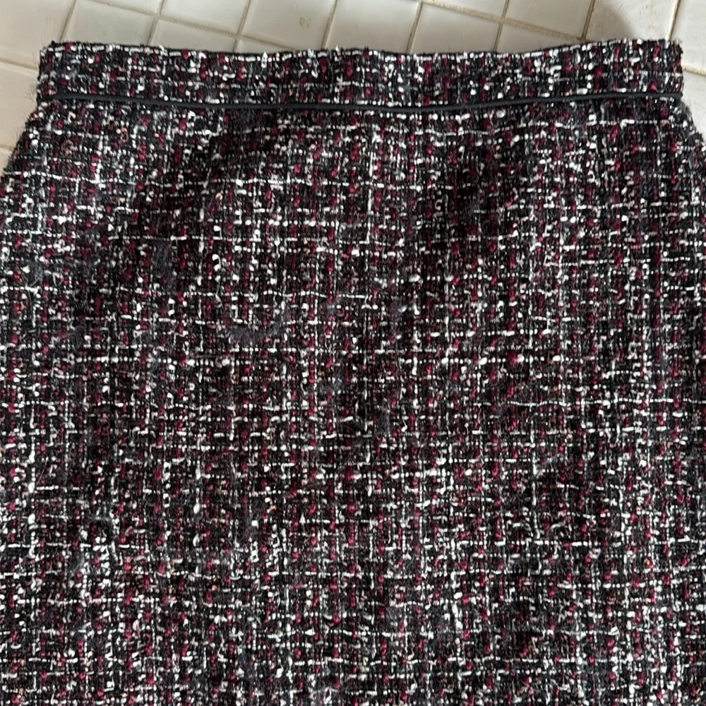Ann Taylor Metallic tweedy Pencil Skirt- worn a bunch- still has‎ life left!
